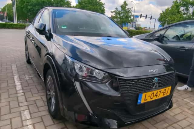 Peugeot e-208 (2021) thumbnail 3