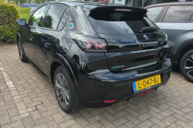 Peugeot e-208 (2021) thumbnail 5