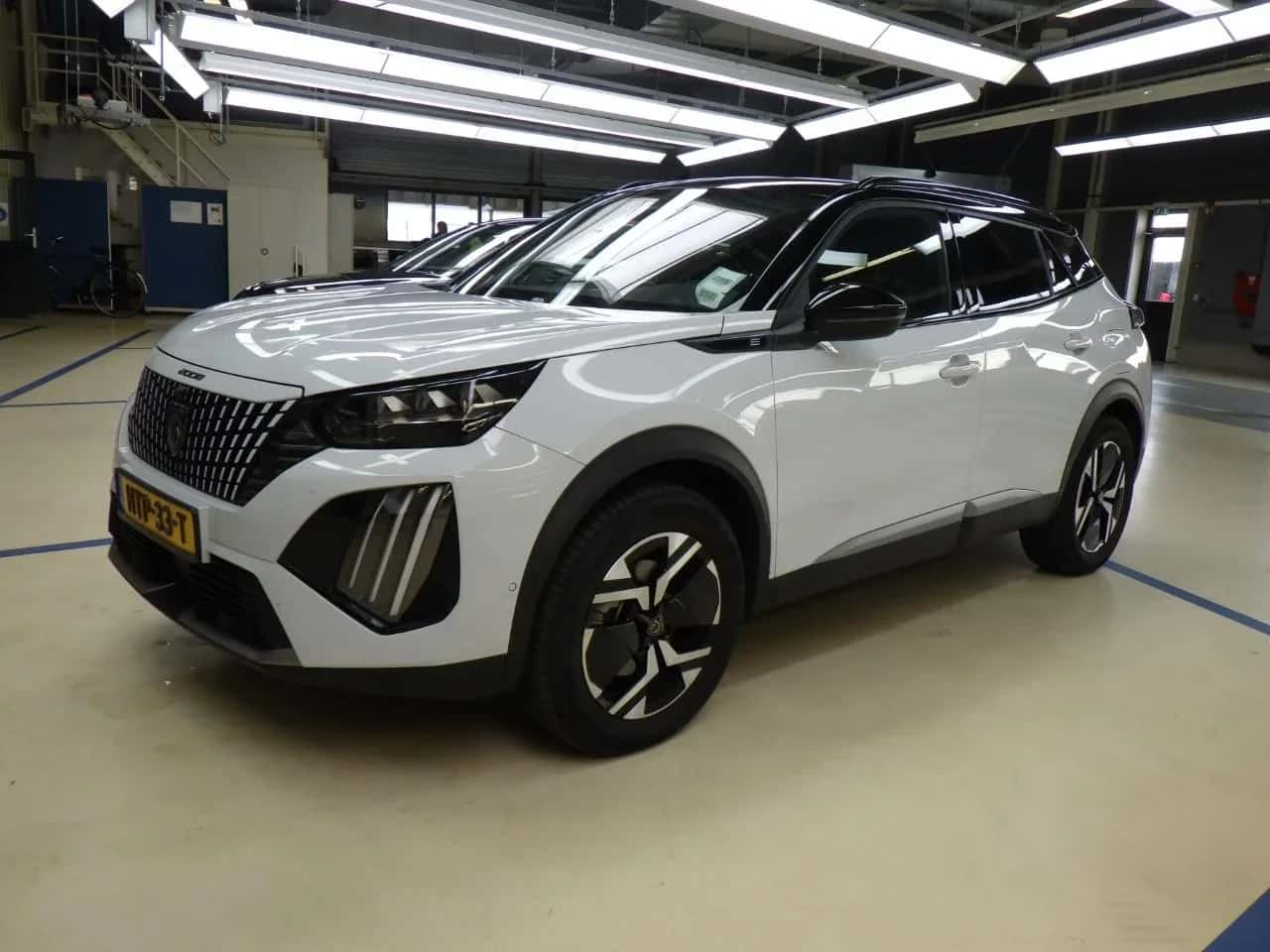 Peugeot e-2008 (2025) — foto 1