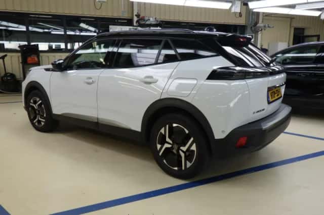 Peugeot e-2008 (2025) thumbnail 2