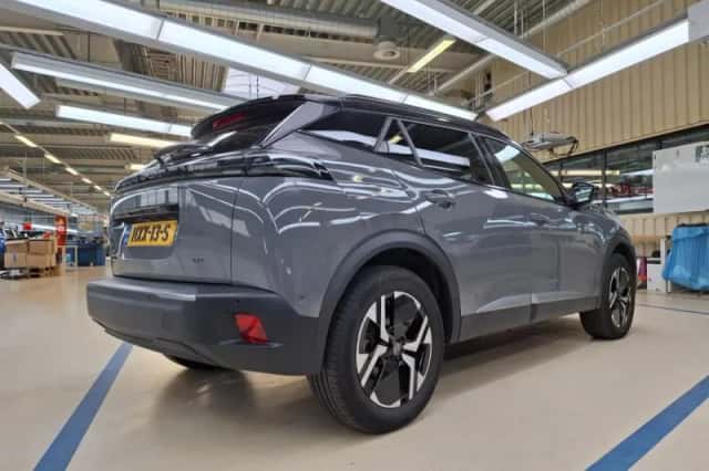 Peugeot e-2008 (2025) thumbnail 3