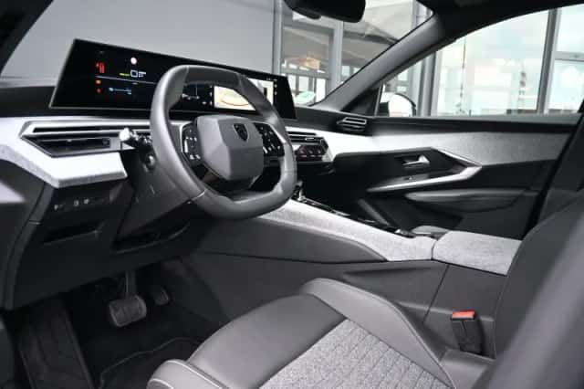 Peugeot 3008 (2025) thumbnail 5