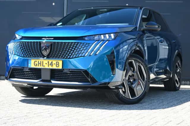 Peugeot e-3008 (2024) thumbnail 1