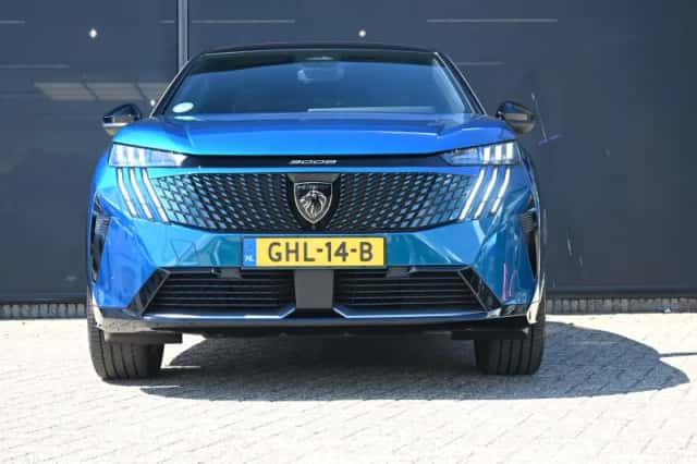 Peugeot e-3008 (2024) thumbnail 3