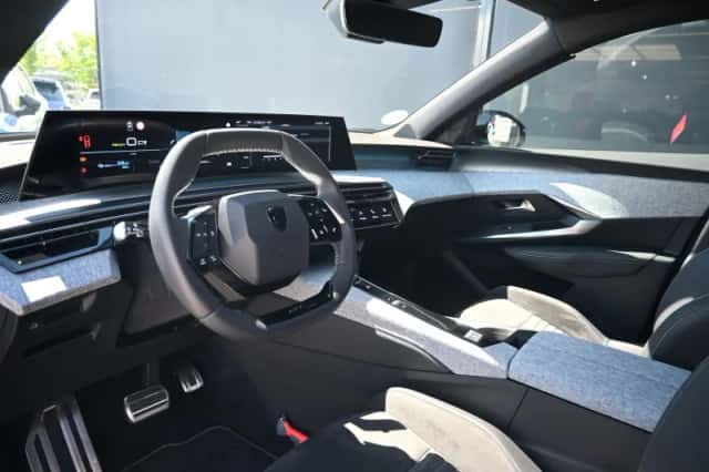 Peugeot e-3008 (2024) thumbnail 6