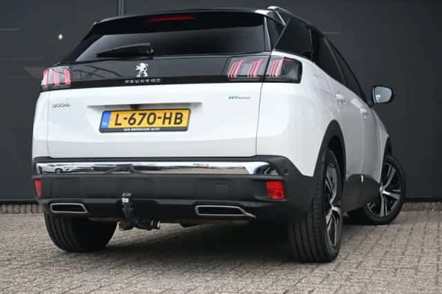 Peugeot 3008 (2021) thumbnail 2