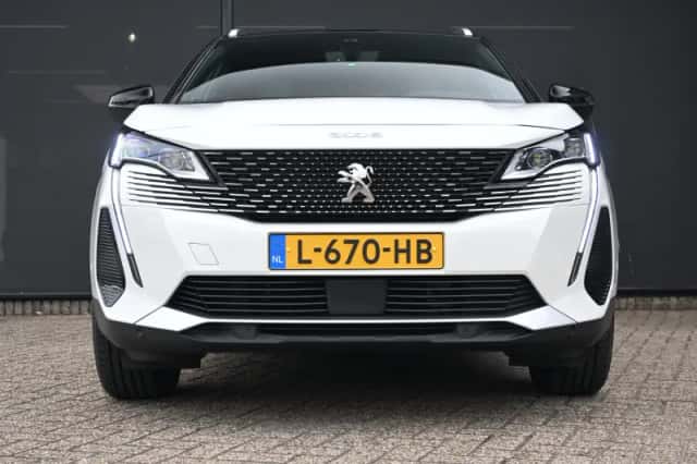 Peugeot 3008 (2021) thumbnail 4