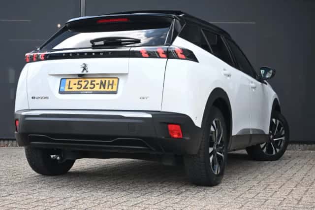 Peugeot e-2008 (2021) thumbnail 2