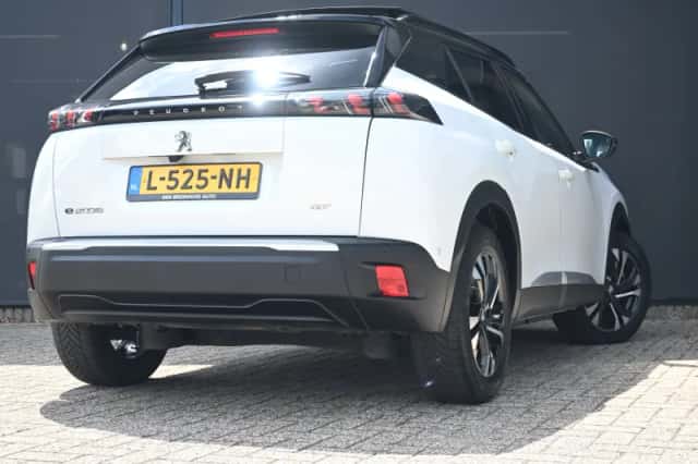 Peugeot e-2008 (2021) thumbnail 5