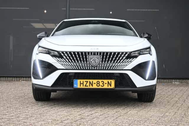 Peugeot 408 (2025) thumbnail 4