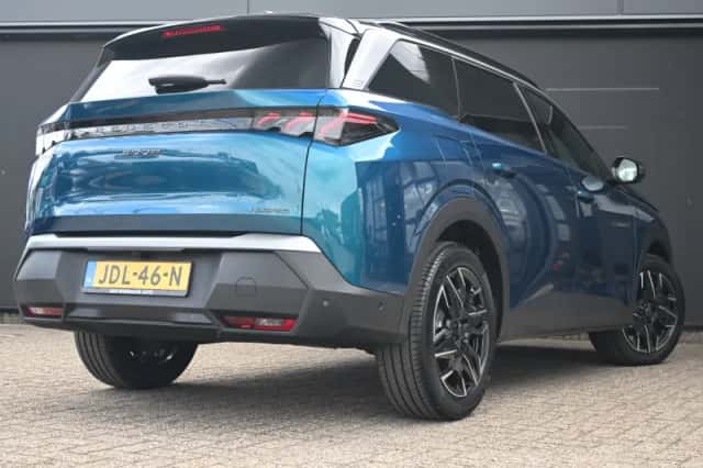 Peugeot 5008 (2025) thumbnail 2