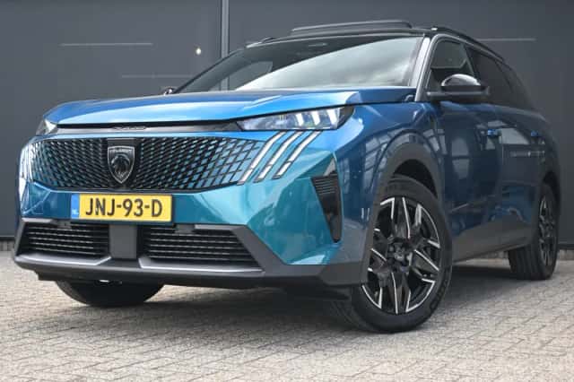 Peugeot 5008 (2025) thumbnail 1