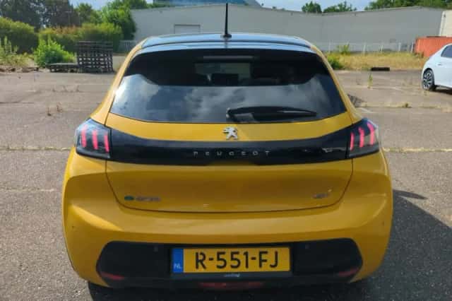 Peugeot e-208 (2022) thumbnail 2