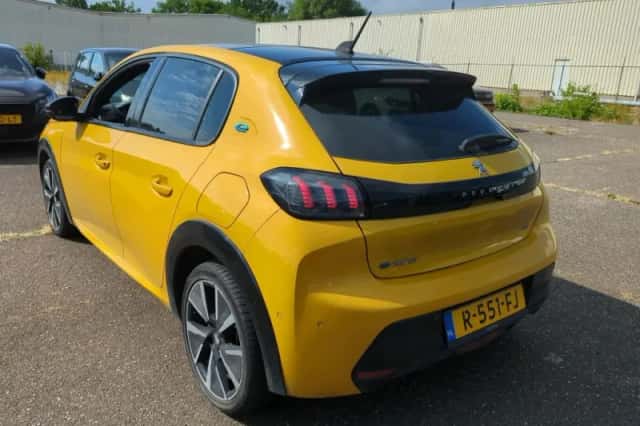 Peugeot e-208 (2022) thumbnail 3