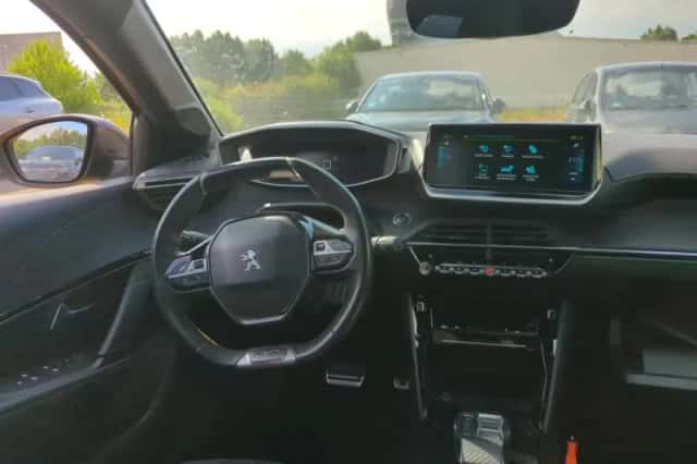 Peugeot e-208 (2022) thumbnail 4