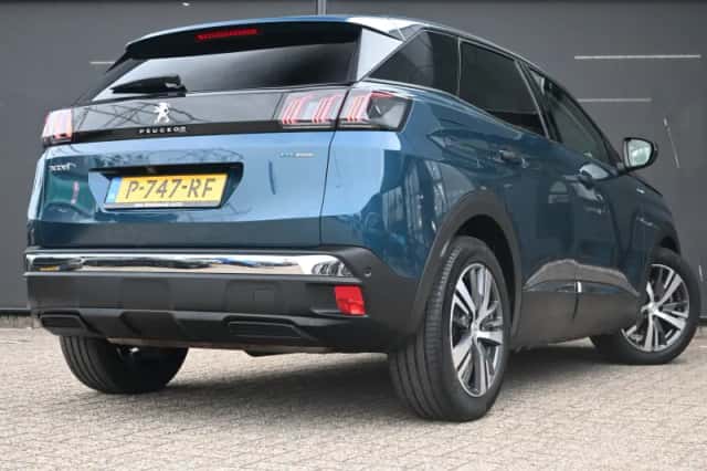 Peugeot 3008 (2022) thumbnail 2