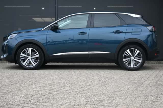Peugeot 3008 (2022) thumbnail 3