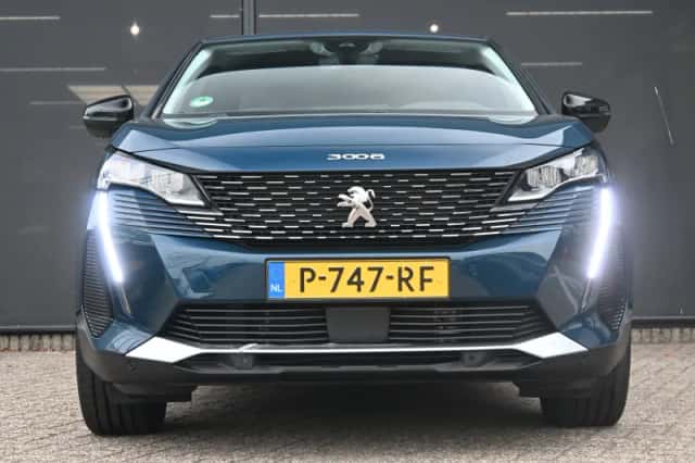 Peugeot 3008 (2022) thumbnail 4