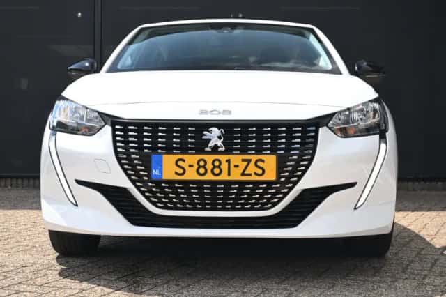Peugeot 208 (2023) thumbnail 4
