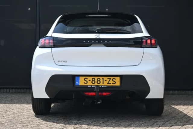Peugeot 208 (2023) thumbnail 5