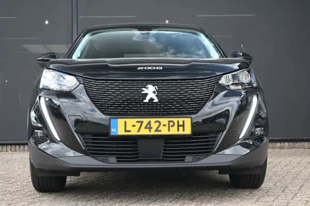 Peugeot 2008 (2021) thumbnail 4