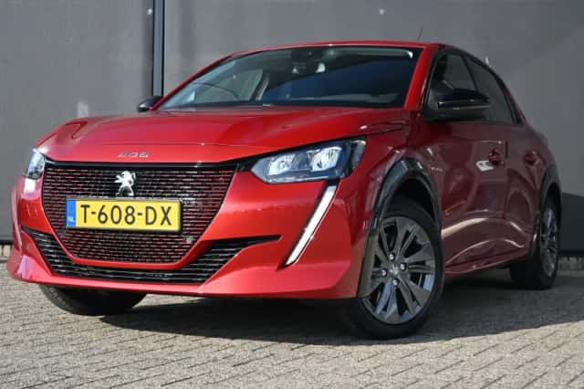 Peugeot e-208 (2023) thumbnail 1