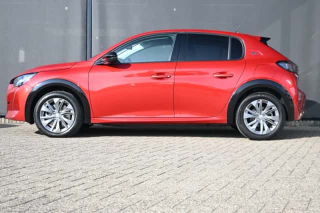 Peugeot e-208 (2023) thumbnail 4