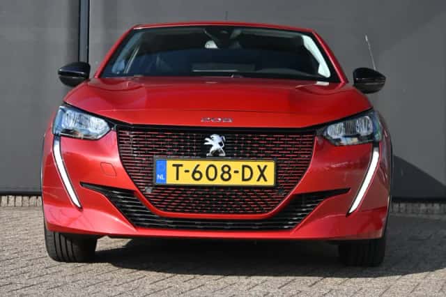Peugeot e-208 (2023) thumbnail 5