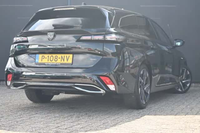 Peugeot 308 (2022) thumbnail 2