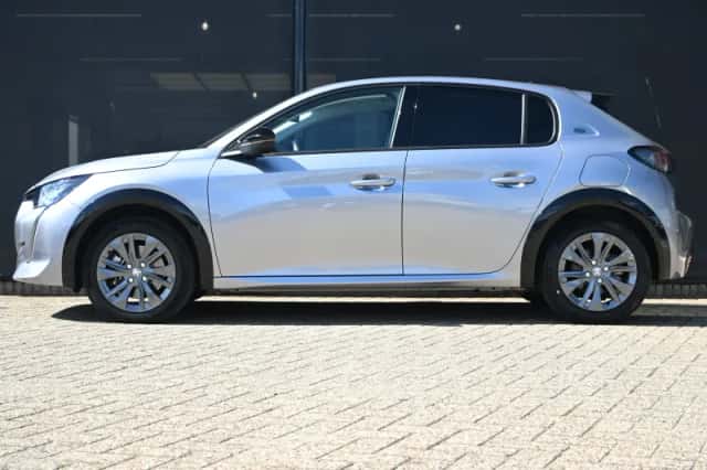 Peugeot e-208 (2022) thumbnail 4