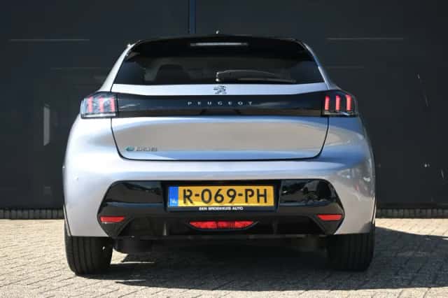 Peugeot e-208 (2022) thumbnail 5