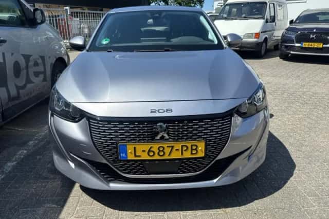 Peugeot e-208 (2021) thumbnail 3