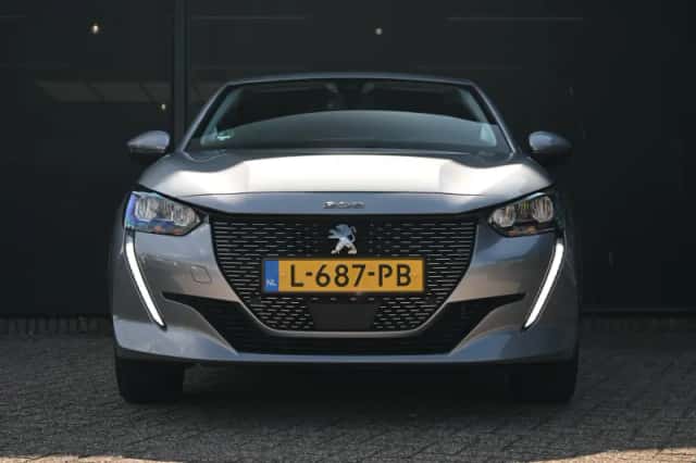 Peugeot e-208 (2021) thumbnail 5