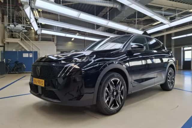 Peugeot 3008 (2025) thumbnail 1