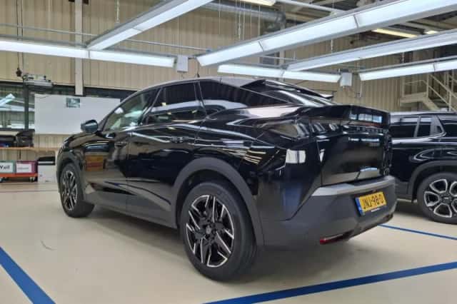 Peugeot 3008 (2025) thumbnail 2