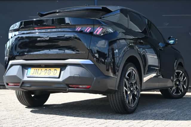 Peugeot 3008 (2025) thumbnail 2