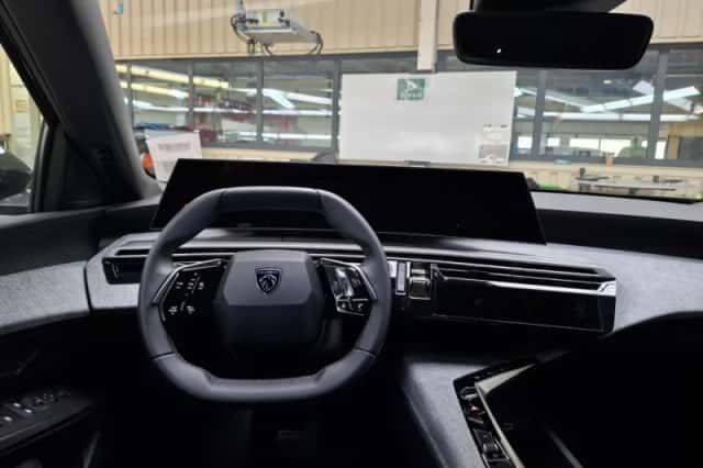 Peugeot 3008 (2025) thumbnail 5