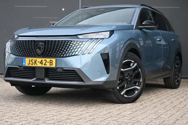 Peugeot 5008 (2025) thumbnail 1