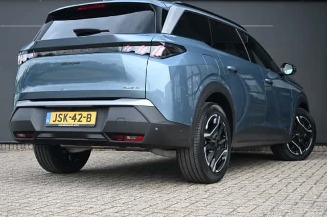 Peugeot 5008 (2025) thumbnail 2