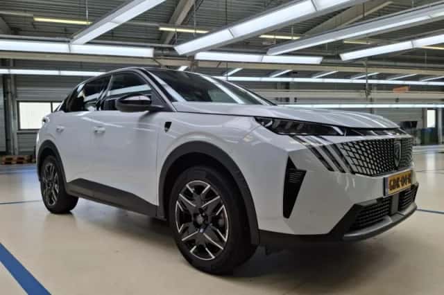 Peugeot 3008 (2024) thumbnail 2