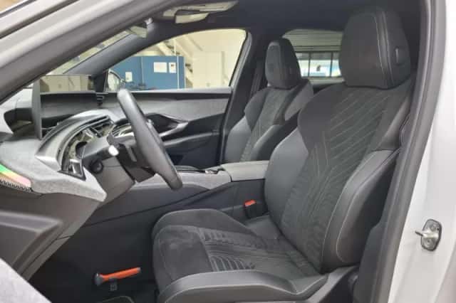 Peugeot 3008 (2024) thumbnail 6