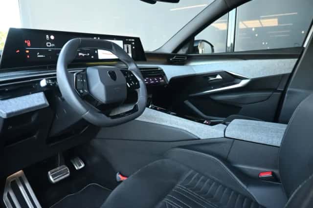 Peugeot 3008 (2024) thumbnail 6