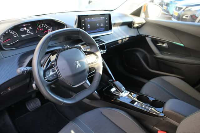 Peugeot 2008 (2021) thumbnail 15