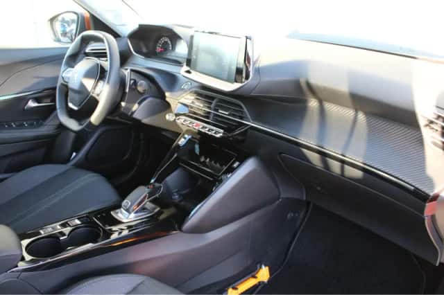 Peugeot 2008 (2021) thumbnail 3
