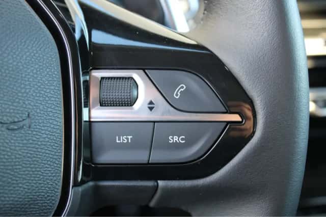 Peugeot 2008 (2021) thumbnail 23