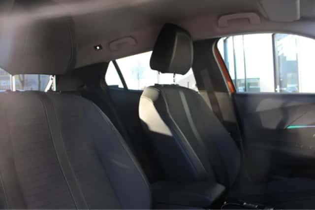 Peugeot 2008 (2021) thumbnail 4