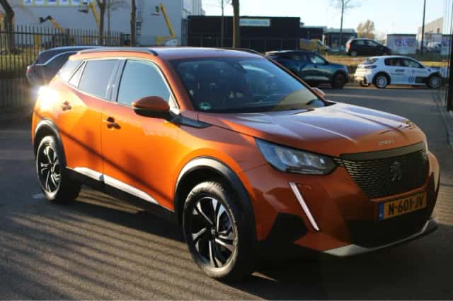 Peugeot 2008 (2021) thumbnail 8