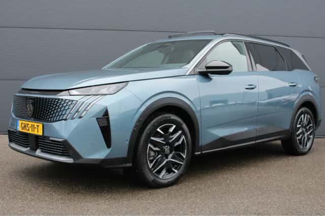 Peugeot 5008 (2024) thumbnail 1