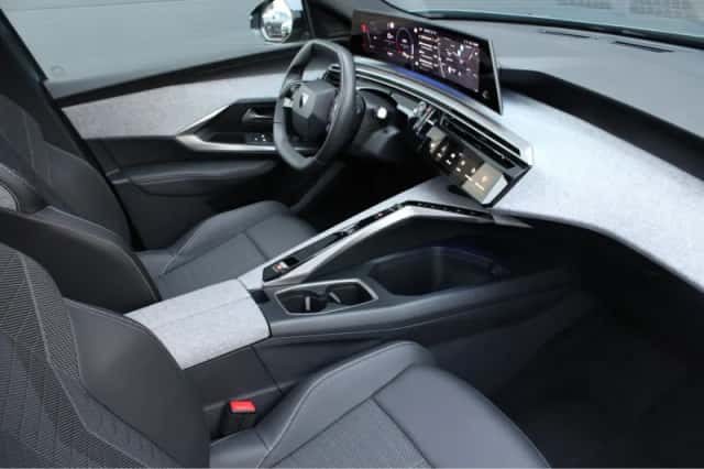 Peugeot 5008 (2024) thumbnail 3