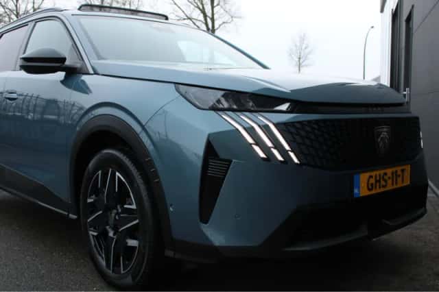 Peugeot 5008 (2024) thumbnail 7